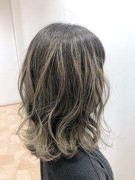 エヌプラス(N+) 黒髪グラデヘアーオリーブグレー小顔に見せるヘアココアベージュ