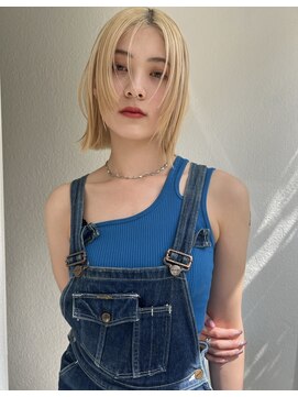 アンバー(AMBER) ブロンドボブ