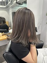 レブ 四条烏丸(Reb,)&nbsp;ハイライトブリーチ白髪ぼかし京都ボブグレーベージュ３０代