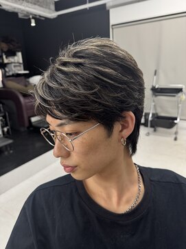 バース 梅田中崎町店(BIRTH) シルバーメッシュブリーチダブルカラーセンターパート