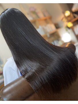 アネモネヘアー(anemone hair) 艶で魅せるストレートロング