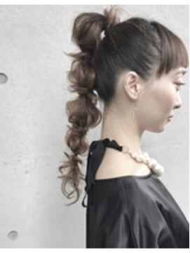 アレーン ヘアデザイン(Alaine hair design) 【NAOMI】ぽんぽんポニーテール モードスタイル