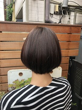 ヨナサン(Yona Saint) 首元スッキリボブ