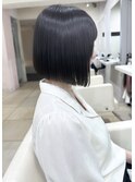 20代可愛い小顔ボブ前下がりショート