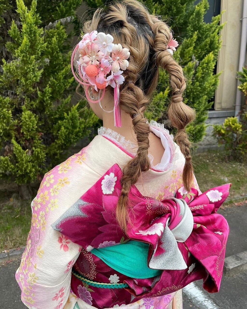 成人式ヘアセット 着付け 華やか編み込み玉ねぎツインテール