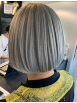 カムジーヘッドカミノウラ(COMEGHEAD KAMINOURA)&nbsp;ダブルカラーミニボブインナーカラーケアブリーチベージュカラー