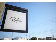 この看板を目印にお越しください。