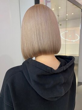 マジコ 原宿(Magico) ボブ/ミルクティーベージュカラー/ブリーチ/丸みショート/原宿