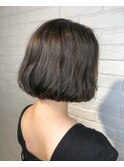 シンプルボブ×グレージュカラー白髪ぼかしハイライト