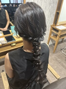 マーシュアトレ(marshu atre) ☆ヘアアレンジ 編みおろし【辰己style】
