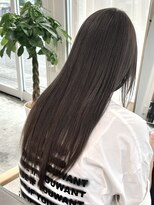 ジジ インターパーク 宇都宮(Gigi)&nbsp;ホワイトグレージュ/ミニウルフ/デジタルパーマ/フェザーパーマ