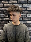 波巻きスパイラルツイストスパイラル刈り上げフェードショート