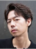 テーパーフェードフェザーパーマセンターパートビジネスヘア