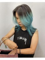 ジーナ(XENA) 似合わせカット×ウェーブミディアム×エメラルドブルー