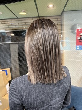 ラフ(LAFF) #セミディ#シアーカラー#ショートヘア#姫カット#ダークアッシュ