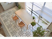 ウルク(orok)の雰囲気(興味をそそるインテリア。雑貨や本もいっぱいあります☆)