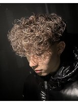 イーラ アメ村店(era)&nbsp;スペインカール　ツイストスパイラル眉カットメンズパーマ