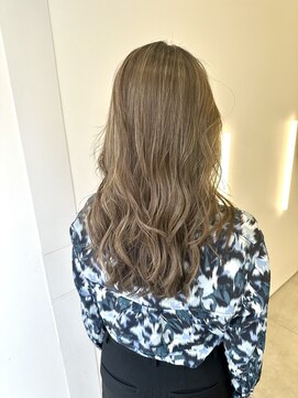 リノア 鵠沼海岸(LINOA) デザインカラー/レイヤーカット/ウェットヘア/オリーブベージュ