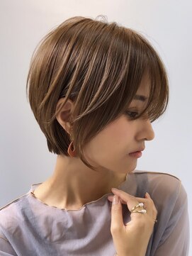 ラフ 立川(Laff) ショートヘアショートボブ白髪ぼかしハイライトカラーボブ