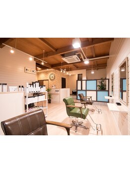 落ち着いた空間が大人女性にご好評◎ゆったり広々とした空間が嬉しい少人数プライベートサロン♪