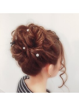 セットサロン フルール(Fleur) ルーズなお団子ヘアー