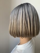 リアン(Lien) Lien☆ホワイトグレー×ミニボブ×外ハネボブ　立川