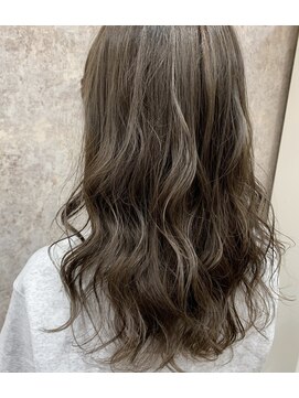 ルイス 喜連瓜破(Luis) グレージュカラー