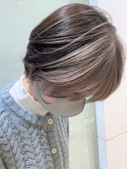 グレイヘアーを活かしたスタイルをご提案☆白髪はただ染めるのではなく【ぼかす】【なじませる】がトレンド