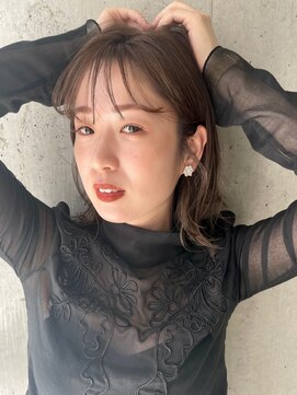 ラダ(Lada) ボブ シースルーバング タイトヘア ベージュカラー 20代30代40代