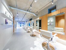 海外の有名サイトにも取り上げられるインテリア。髪を傷ませない道具。たくさんのこだわり。