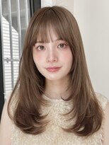 レイヤーカット×透明感カラーで大人可愛い透け感ヘア