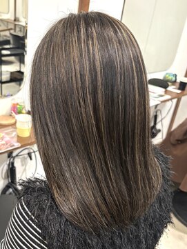 ルイ(ROUIS produced by LUCK 津田沼) ROUIS 津田沼 白髪ぼかしハイライト