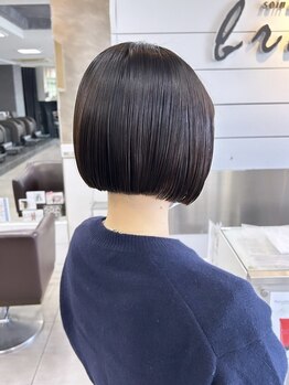 小顔に魅せる美シルエットカットが魅力的。braceのショートを経験すれば、もう他のサロンには通えない♪