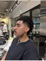 フランクスバーバーザスタンド(Frank’s barber the stand)&nbsp;刈り上げセンターパート/波巻きツイストスパイラル/飯田橋T
