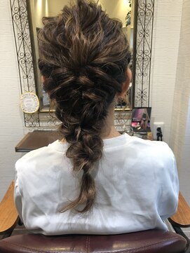 メレットバイホーム(Meret by Home) 編み下ろしヘアアレンジ/30代40代50代