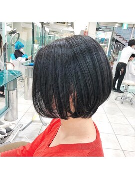 クオーター(QUARTER) 前髪長め丸みショートボブ