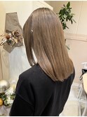 白髪ぼかしブリーチカラー「ハイトーングレージュ」