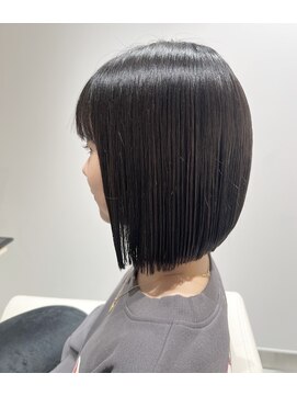 オーラメロウ(orlla melleau) 切りっぱなし前下がりボブ