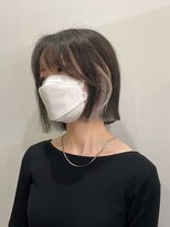 サクラ オモテサンドウ(SAKURA) 切りっぱなしボブ×インナーカラーホワイト◎
