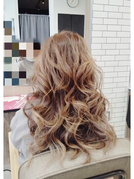 トリコ 柏(tricot) 白髪を生かしたハイトーンスタイル