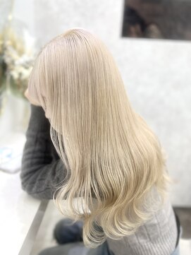 ラビス(Lovis) 黒髪カタログ/ボブルフ/ネビージュ/小顔に見せるヘア/ワンレン