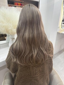 ラビスモア(Lovis moa) 上尾/ダブルカラー/ブリーチ無し/白髪ぼかし/韓国