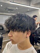 ニコ トウキョウ ロジック(nico TOKYO Logic)&nbsp;波巻きパーマセンターパートスパイラルパーマツイストパーマ韓国