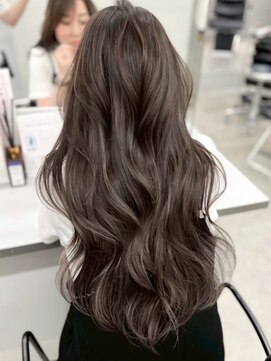アマレット(Amaretto) 冬のグレージュハイライトカラー