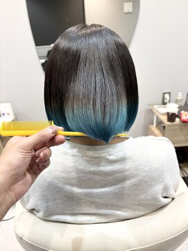 リヴナ(Livna) 推し活に裾カラーでターコイズブルーで推しカラー