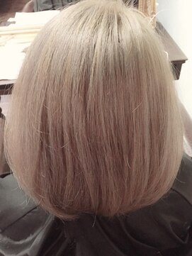 ラックスビー ユナイテッド 神戸三宮いくたロード店(LUXBE UNITED) ハイトーンボブベージカラー【LUXBE 神戸三宮いくたロード店】