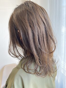 ケーオーエスビューティー(K O S beauty) レイヤー×ベージュ