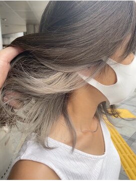 トレヴァーデルチザン(TREVOR DE'RTISAN) インナーホワイトグレー