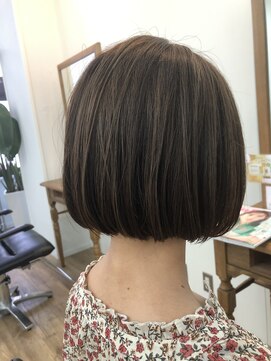 アメリ(Ameri) -Ameri-ミニボブ　×　透け感グレージュ