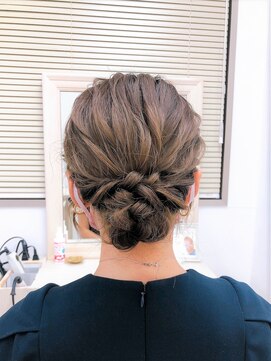 リサ 恵比寿(risa.) シンプルシニヨンスタイル